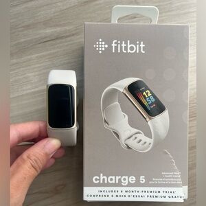 Fitbit Charge 5 Gold